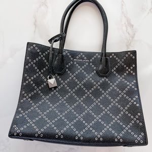 Black and silver Michael Kohrs shoulder/ crossbody bag.GREAT CONDITION USED ONCE